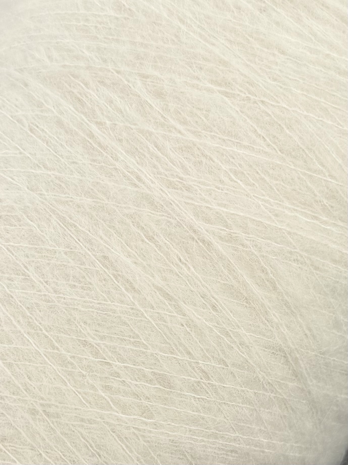 Kid Suri Brushed – Filato soffice in alpaca baby e super kid mohair col. Bianco naturale